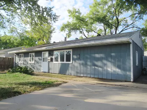 2424 E Washington Dr, Urbana, IL 61802