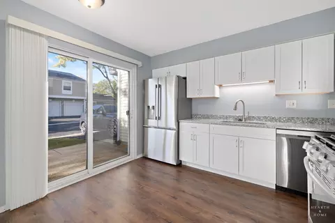 Kitchen - 1208 Quincy Ct, Wheeling, IL 60090 photo 1 of 3