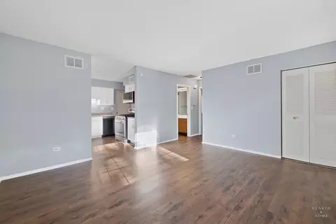 Living - 1208 Quincy Ct, Wheeling, IL 60090 photo 3 of 4