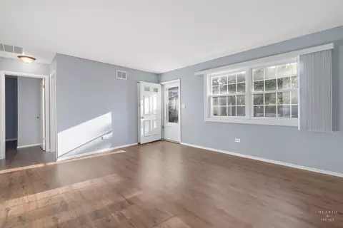Living - 1208 Quincy Ct, Wheeling, IL 60090 photo 1 of 4