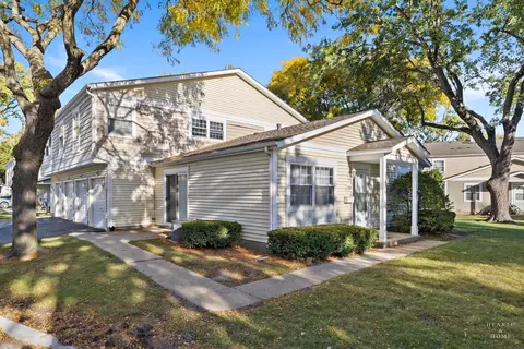 1208 Quincy Ct, Wheeling, IL 60090