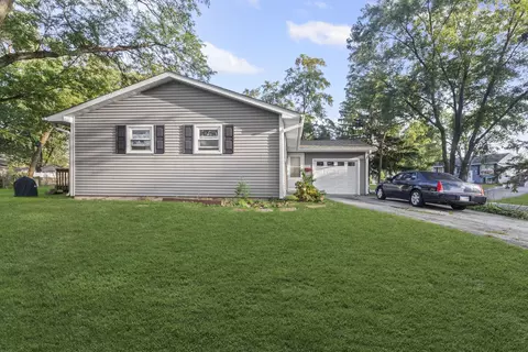 7664 Willow Ave, Woodridge, IL 60517