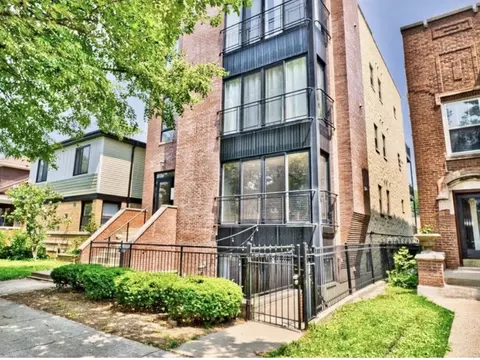 6439 N Rockwell St #2, Chicago, IL 60645