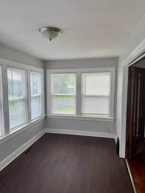 118 Wilcox Ave, Elgin, IL 60123 photo 2