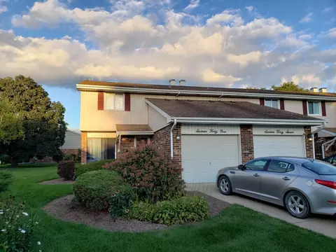 1643 Castbourne Ct, Wheaton, IL 60189 photo 2