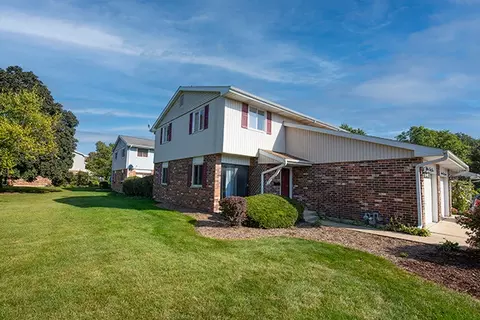 1643 Castbourne Ct, Wheaton, IL 60189