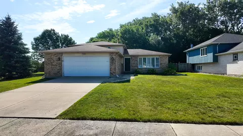 25601 S Linden Ave, Monee, IL 60449