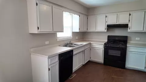 Kitchen - 25601 S Linden Ave, Monee, IL 60449 photo 2 of 3