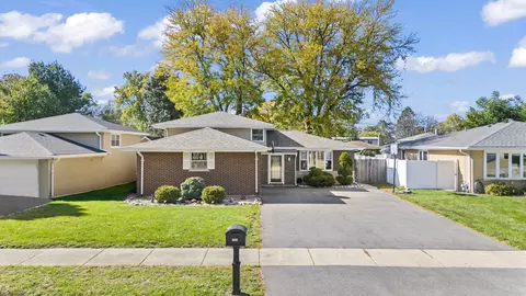 10600 S Highland Ave, Worth, IL 60482