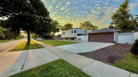 Other - 2181 Plainfield Dr, Des Plaines, IL 60018 photo 1 of 4