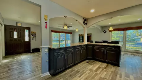 Entry Way - 2181 Plainfield Dr, Des Plaines, IL 60018 photo 1 of 2