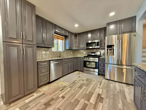 Kitchen - 2181 Plainfield Dr, Des Plaines, IL 60018 photo 1 of 2