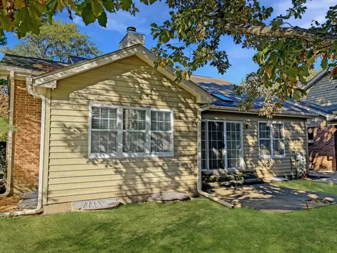 515 Shagbark Dr, Elgin, IL 60123 photo 3