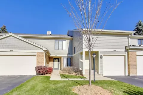 716 Ascot Ct #104B, Libertyville, IL 60048