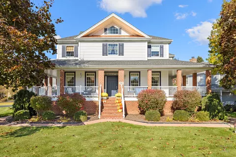 1 Calais Ct, Oakwood Hills, IL 60013