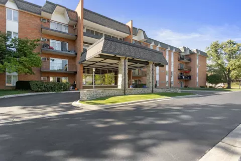 4225 Saratoga Ave #204B, Downers Grove, IL 60515