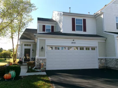 1433 White Pine Ln, Bolingbrook, IL 60490