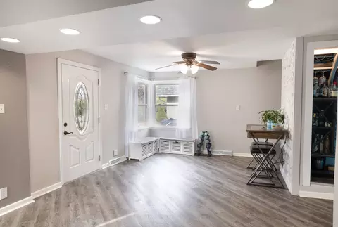 Entry Way - Undisclosed, Alsip, IL 60803 photo 1 of 8