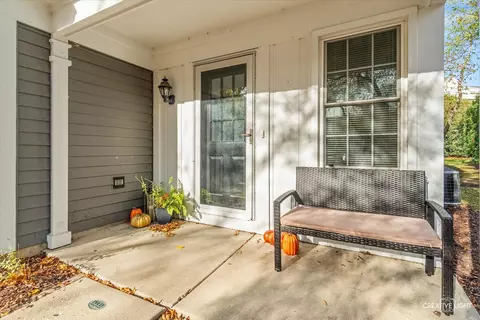 Exterior - 170 Half Moon Cir, Aurora, IL 60504 photo 3 of 6