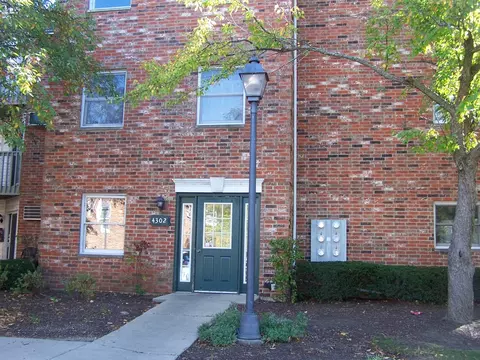 4302 Shamrock Ln #2-G, Mchenry, IL 60050