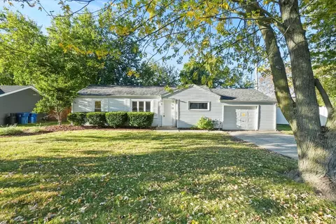 2325 University Ave, Crest Hill, IL 60403