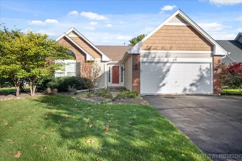 616 Briarwood Ln, Oswego, IL 60543