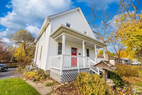 Exterior - 702 E Side Dr, Geneva, IL 60134 photo 2 of 5