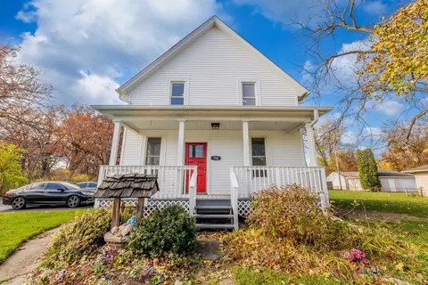 702 E Side Dr, Geneva, IL 60134