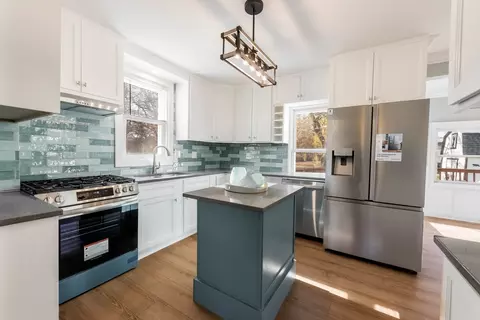 Kitchen - 702 E Side Dr, Geneva, IL 60134 photo 1 of 2