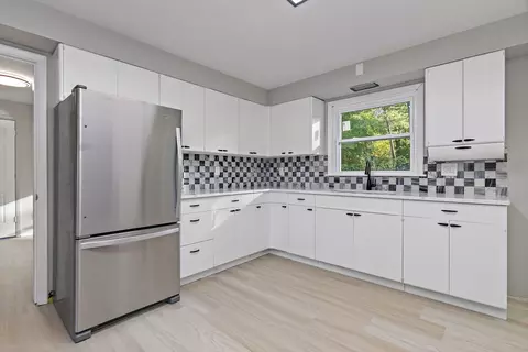 Kitchen - 1015 Lawrence Ave, Elgin, IL 60123 photo 2 of 3