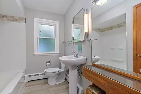 Bath - 1015 Lawrence Ave, Elgin, IL 60123 photo 1 of 2