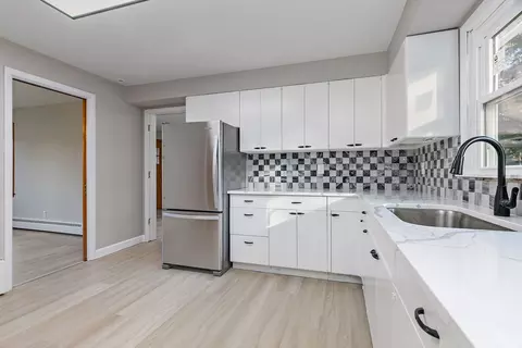 Kitchen - 1015 Lawrence Ave, Elgin, IL 60123 photo 3 of 3