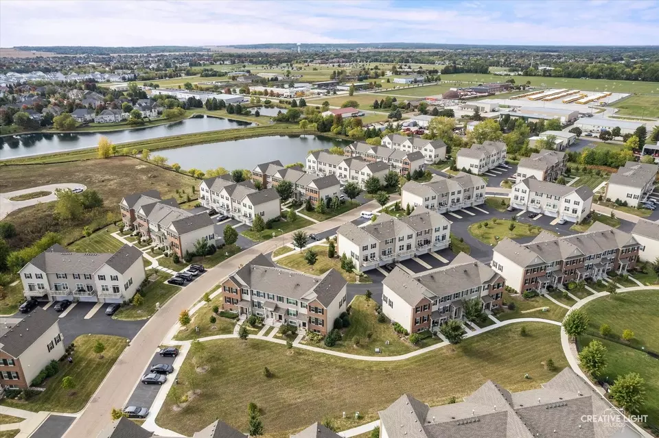 View/Area - 506 Creek Dr, Oswego, IL 60543 photo 4 of 8