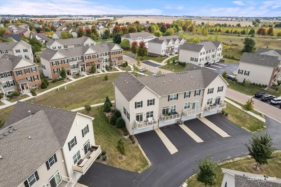 View/Area - 506 Creek Dr, Oswego, IL 60543 photo 7 of 8