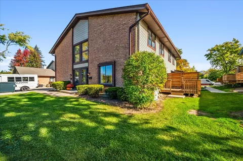 8234 Portsmouth Dr #A, Darien, IL 60561