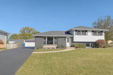 7822 W 99th Pl, Palos Hills, IL 60465