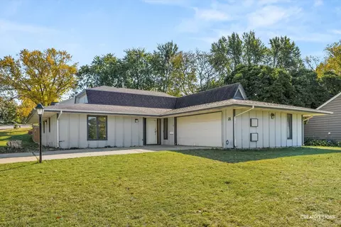 21 Fernwood Rd, Montgomery, IL 60538