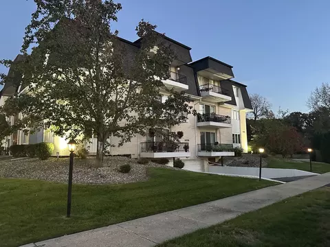 18559 Escanaba Ave #305, Lansing, IL 60438