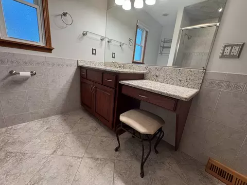 Bath - 19714 Greenview Ave, Mokena, IL 60448 photo 4 of 5