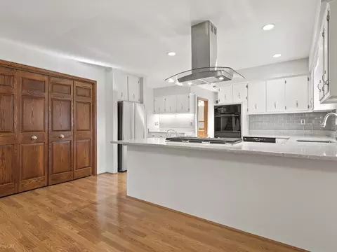Kitchen - 19714 Greenview Ave, Mokena, IL 60448 photo 4 of 4