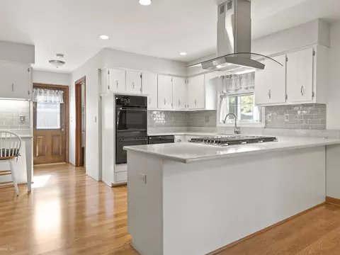 Kitchen - 19714 Greenview Ave, Mokena, IL 60448 photo 1 of 4