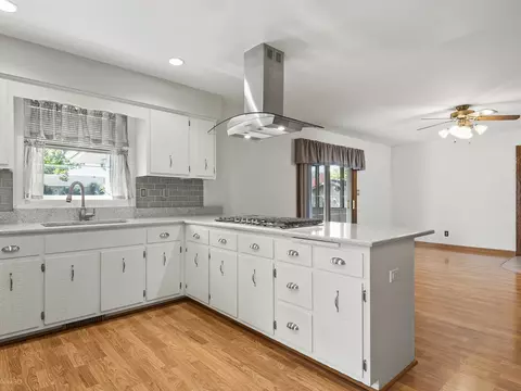 Kitchen - 19714 Greenview Ave, Mokena, IL 60448 photo 2 of 4