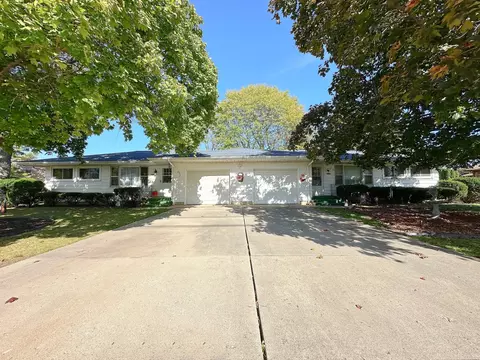 1600 E 1st St, Streator, IL 61364