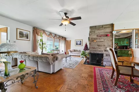 Living - 16632 Emerald Ave, Harvey, IL 60426 photo 2 of 4