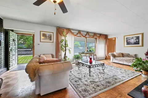 Living - 16632 Emerald Ave, Harvey, IL 60426 photo 3 of 4