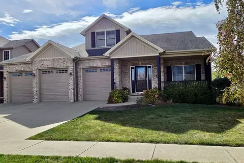 5101 Londonderry Rd, Bloomington, IL 61704
