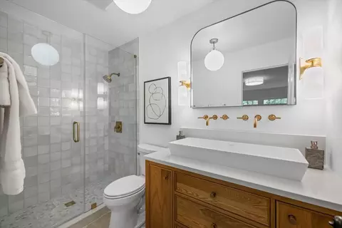 Bath - 265 Randolph St, Glencoe, IL 60022 photo 3 of 4