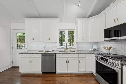 Kitchen - 265 Randolph St, Glencoe, IL 60022 photo 2 of 3