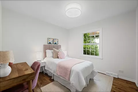 Bedroom - 265 Randolph St, Glencoe, IL 60022 photo 5 of 8