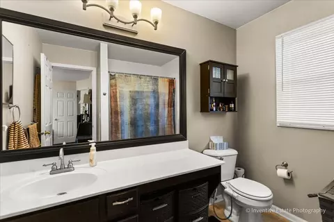 Bath - 1818 Lobelia Ln, Plainfield, IL 60586 photo 2 of 3
